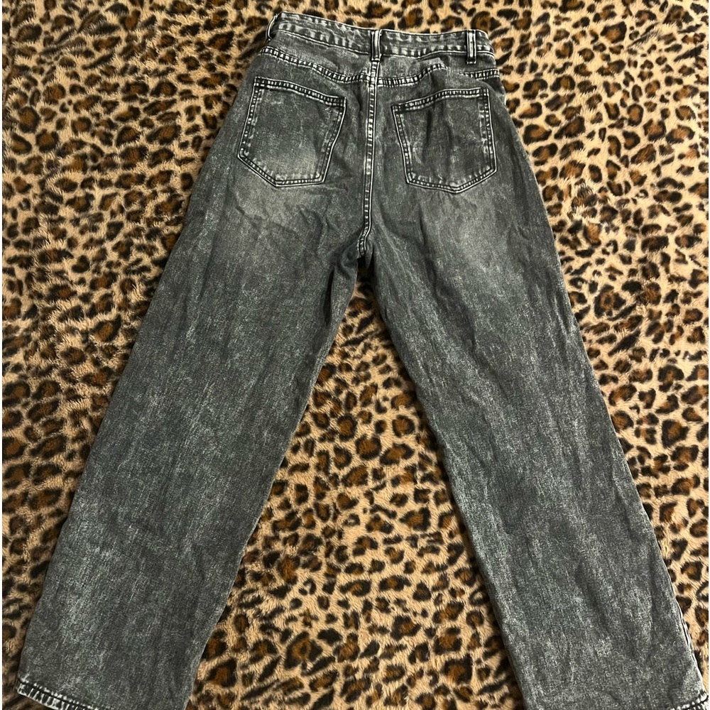 gray pants size medium🩶 - Picture 2 of 3
